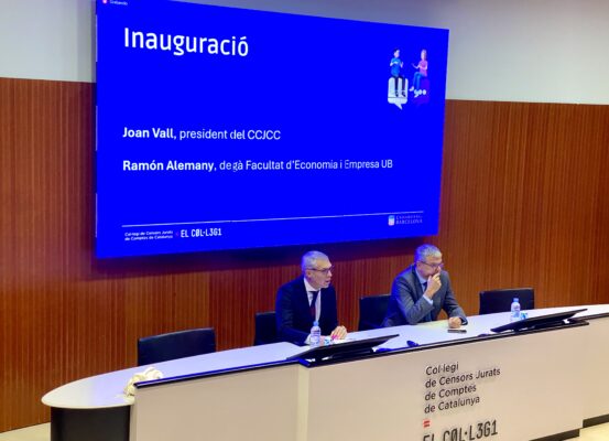 El president del Col·legi de Censors Jurats de Comptes de Catalunya, Joan Vall, amb Ramón Alemany, degà de la Facultat d’Economia i Empresa de la Universitat de Barcelona (UB).